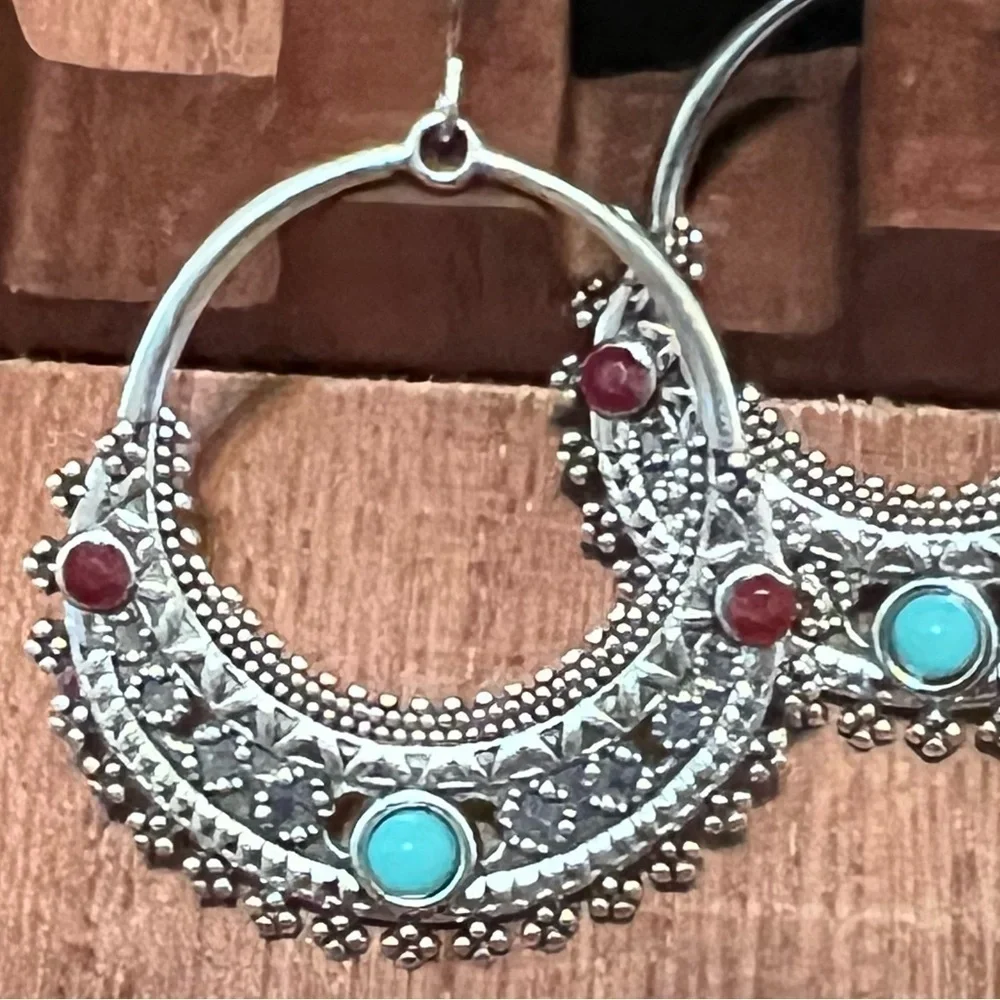 Beautiful pair of Boho earrings, BN!